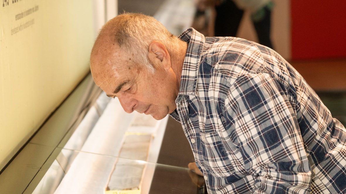 Besucher in der Ausstellung